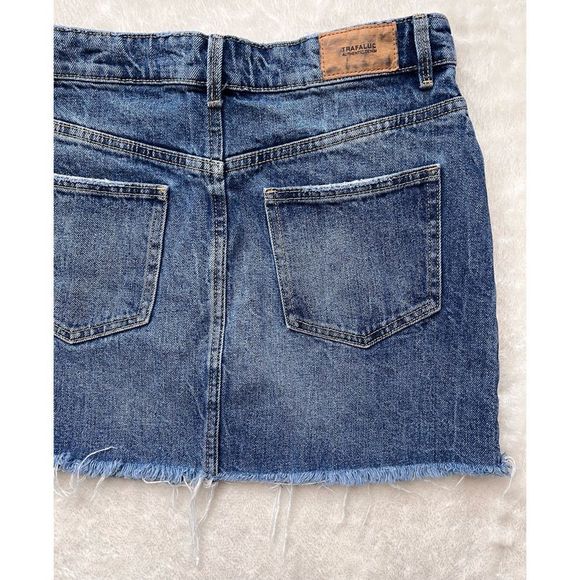 Trafaluc by Zara Authentic Denim by TRF Distressed Frayed Raw Hem Mini Skirt - Picture 14 of 16